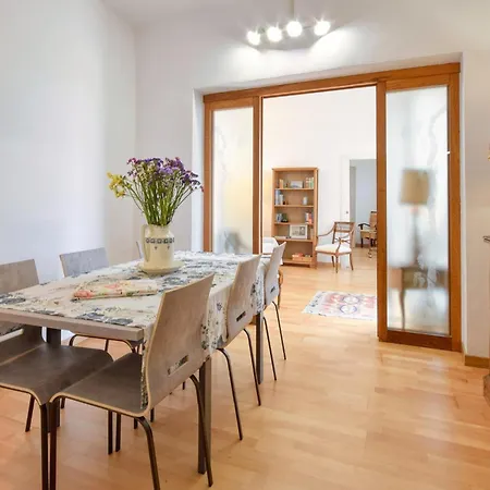Lovely In With Kitchen Apartmán *