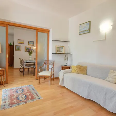 Apartman Lovely In With Kitchen *